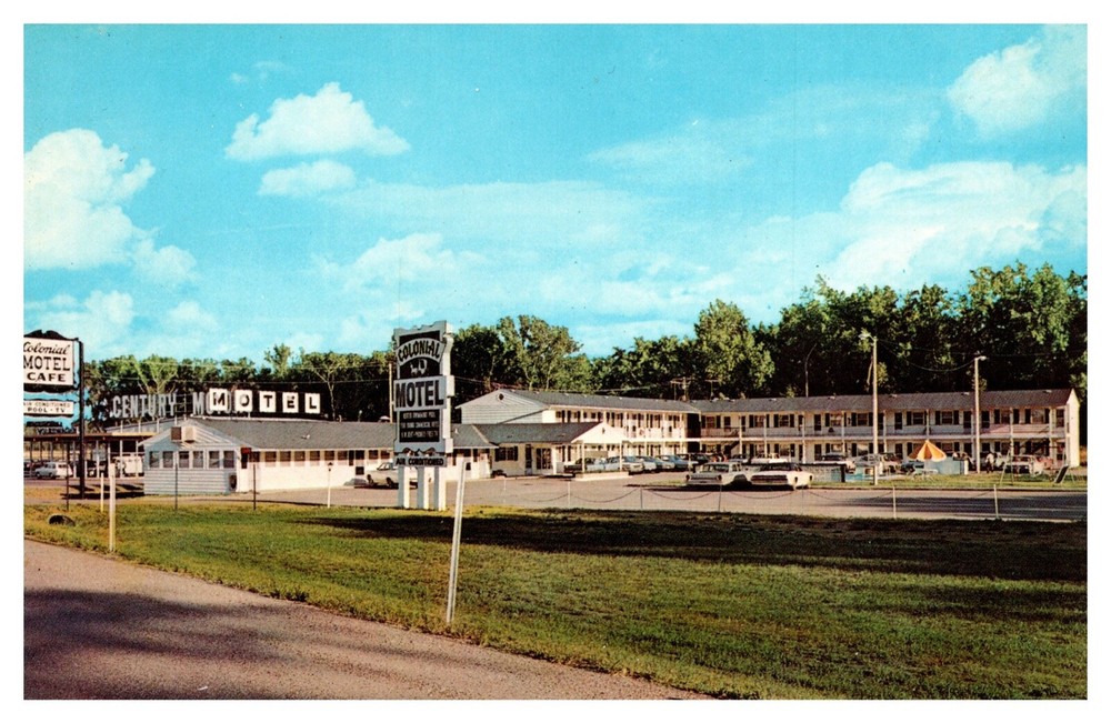 Bismarck ND North Dakota Colonial Motel Street View Chrome Postcard