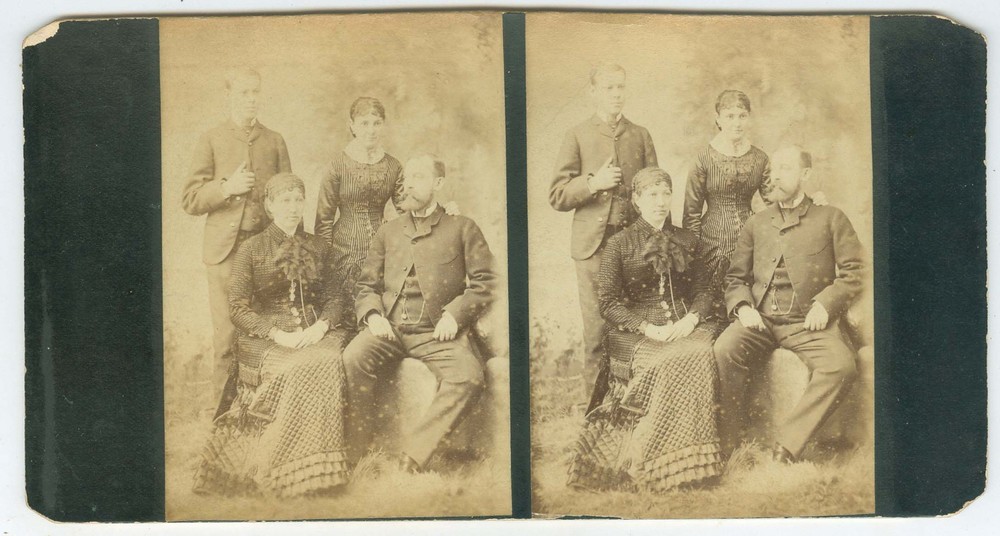 G5203~ STEREOVIEW STUDIO PORTRAIT – 1880s Family Group