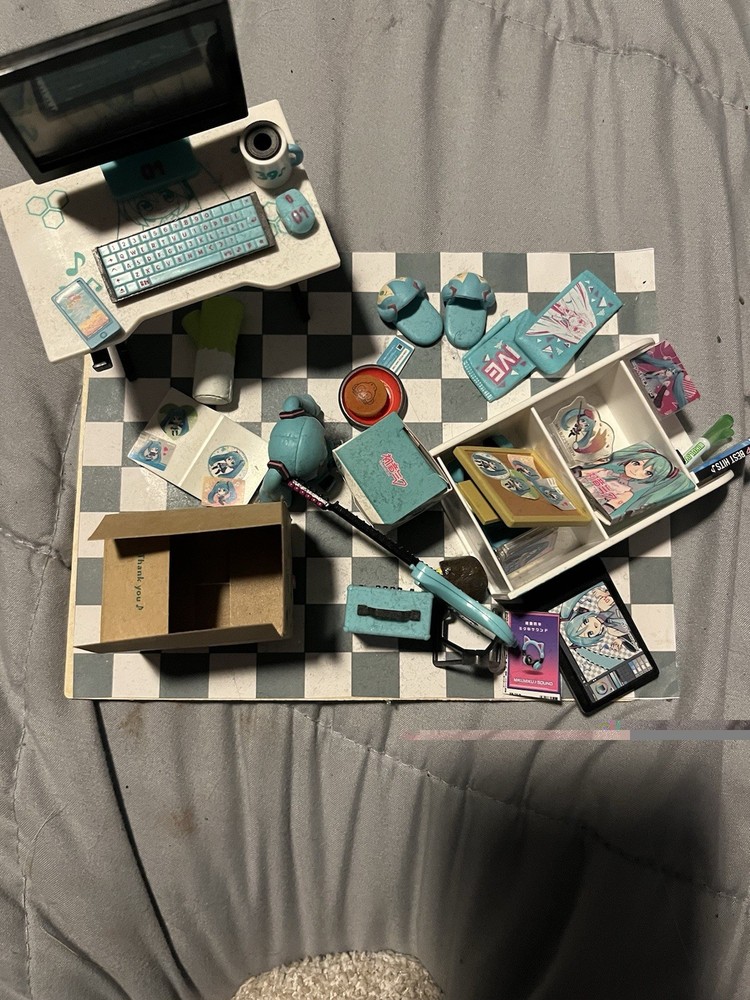 Hatsune Miku Rement Miku Miku Room Small Mini Figure Vocaloid- Random Assortment