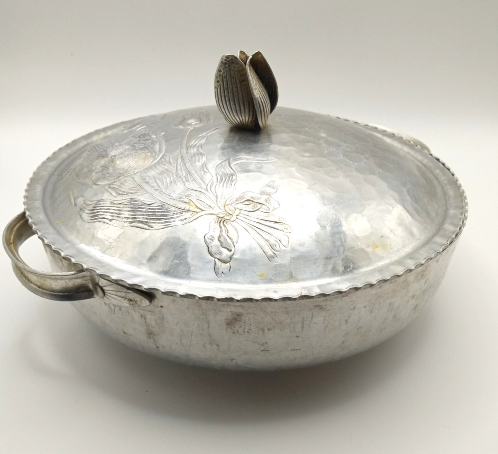 Vintage MCM Rodney Kent Hand Hammered Tulip Aluminum Casserole Dish Lid Handles