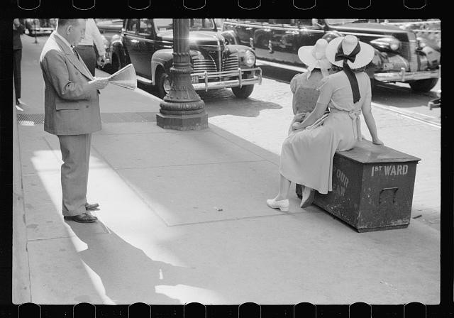 Photo:Chicago Illinois 1940 Girls Waiting for Streetcar Street Scene