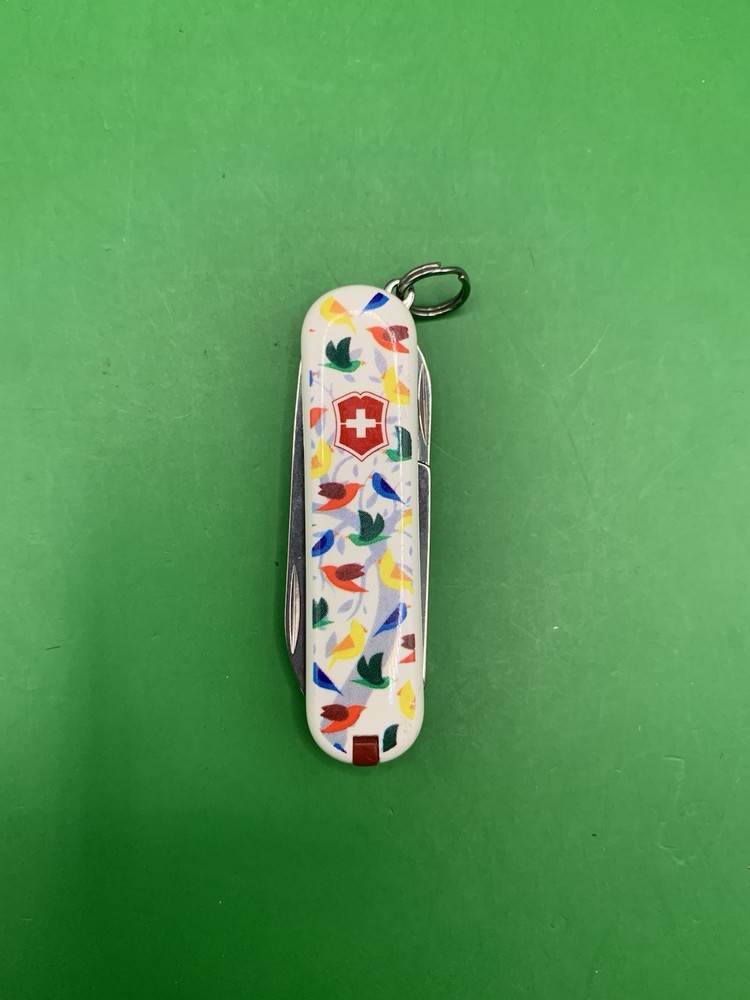 Limited Edition 2013 Little Birds Victorinox Classic SD Swiss Army Knife 58mm Red  