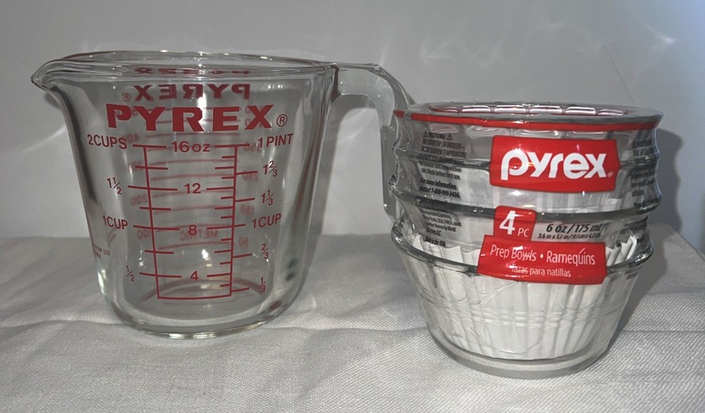Pyrex 4-Pack 6 oz Custard Cups New with Measuring Cup Used