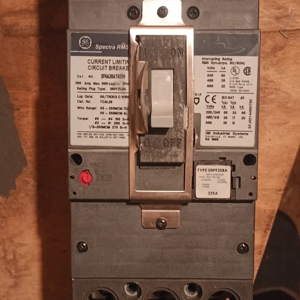 GE Spectra RMS Current Limiting Circuit Breaker SFHA36AT0250 250A 3-Pole 600V AC