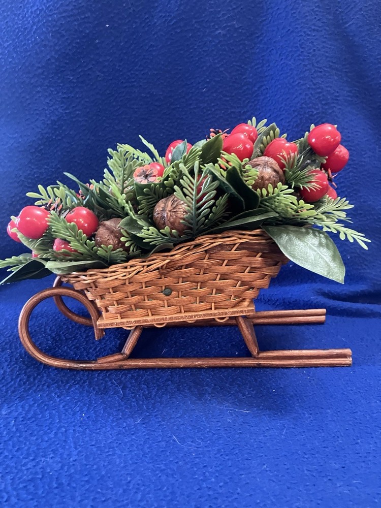 🎄Vintage Wicker Sleigh w/Plastic Greenery, Walnuts and Berries