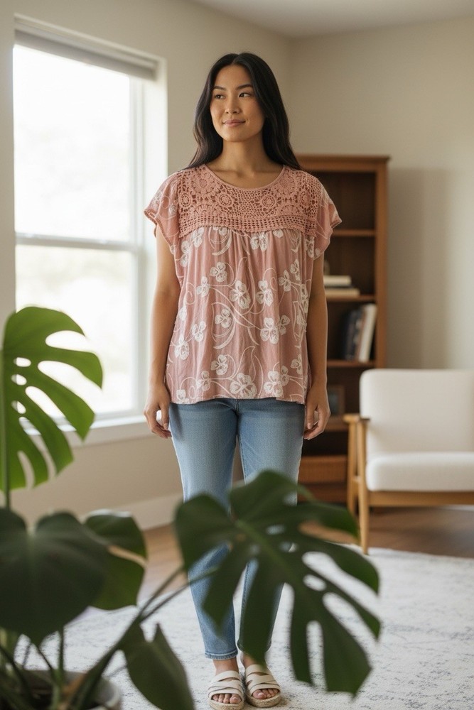 Liv Los Angeles Pink and White Floral Embroidered Peasant Blouse. Size 2XL