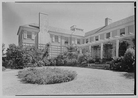 James R. Hunt, Jr., residence on Mount Holly Rd., Katonah, New York. Entrance