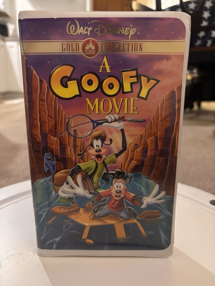 A Goofy Movie VHS Walt Disney Gold Classic Collection Clamshell Video Tape