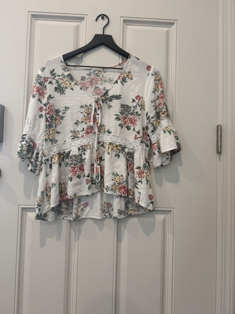 Maurice’s Women’s Floral Shirt Size Medium Short Sleeve