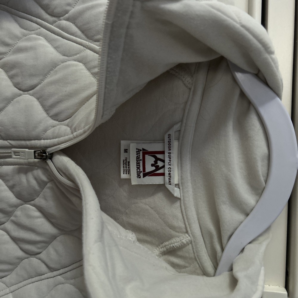 Avalanche Women’s Beige Zip Quilted Pullover. Sits At The Hips.