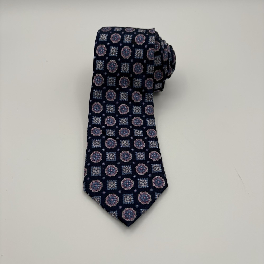 Hickey Freeman 100% Silk Tie Navy Blue Floral Medallion Pattern 62x3