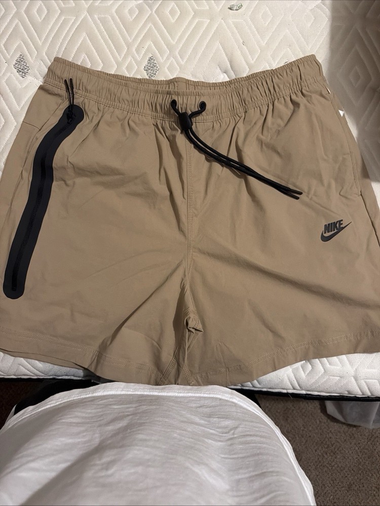 Nike Sportswear Tech Pack Woven Shorts Athletic Khaki Black HQ0470 Men’s Size XL