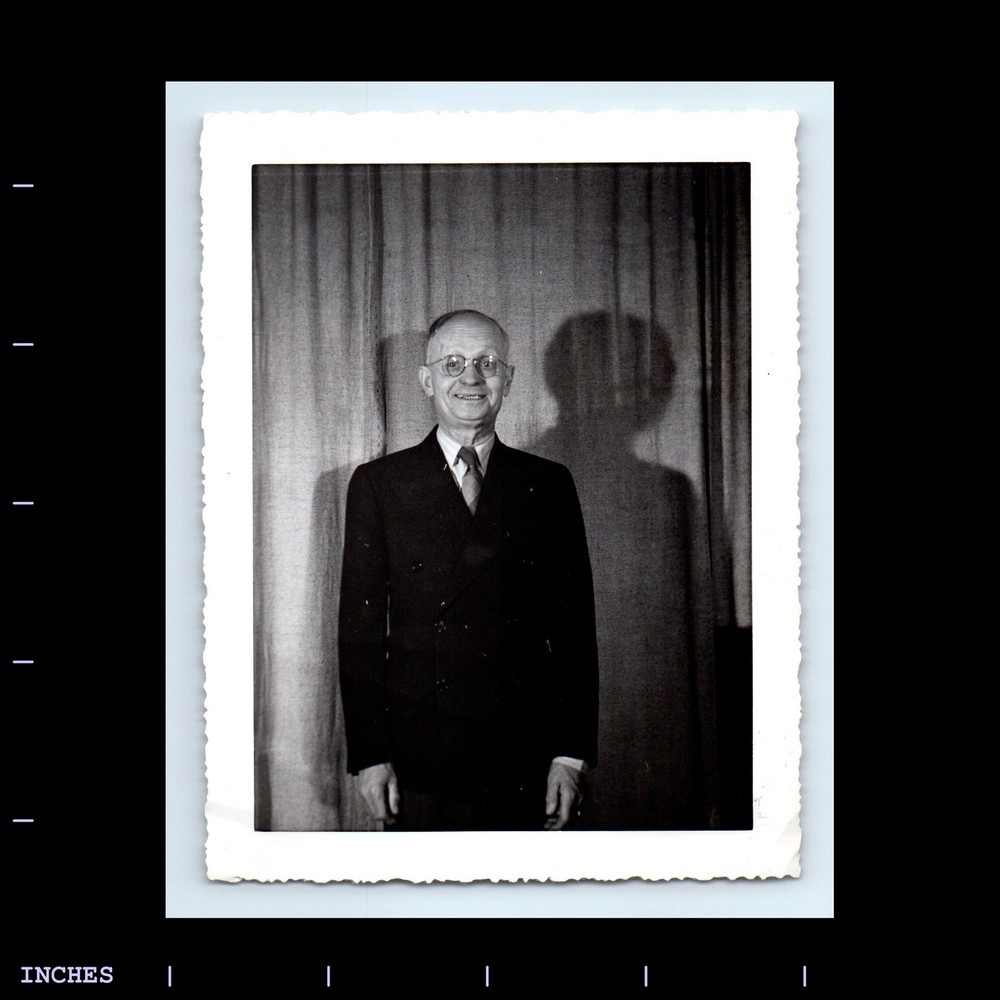 Old Vintage Photo MAN IN SUIT AND GLASSES 1946