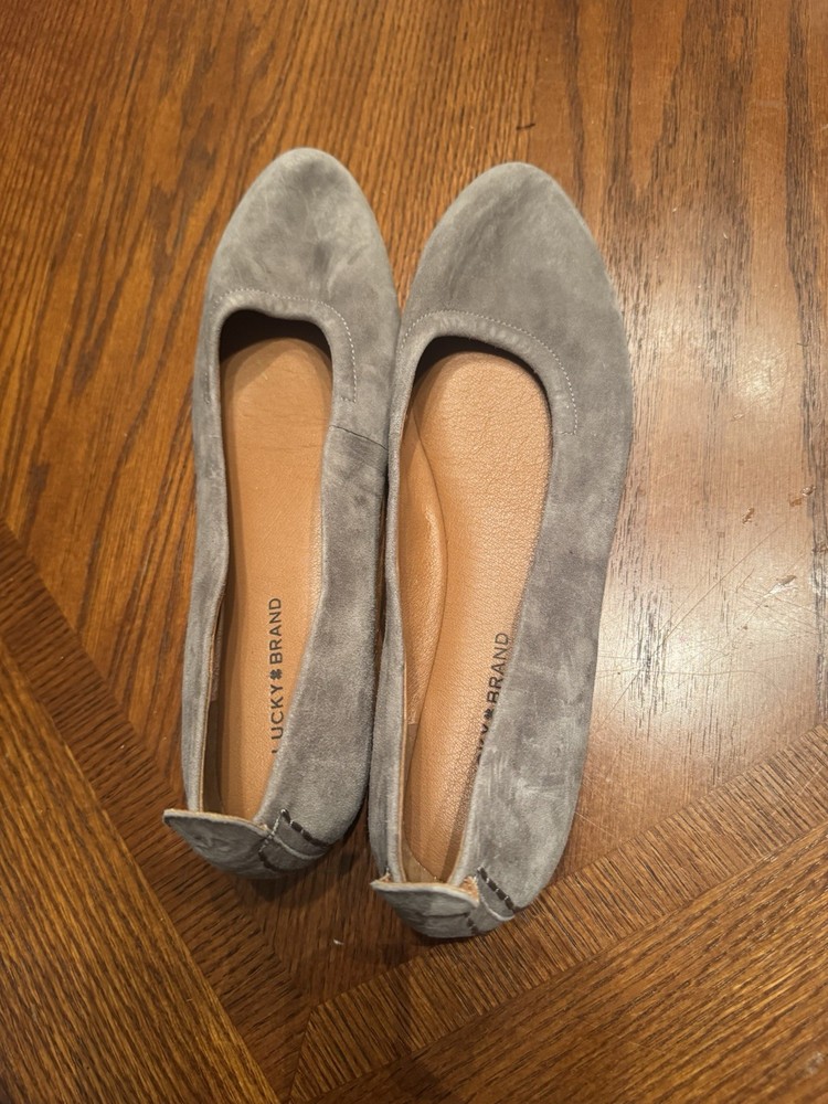 Women’s Lucky Brand Suede Flats. Size 9M. Never Worn Beige Color. Excellent