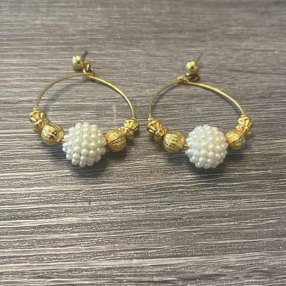 Vintage Avon Faux Pearl Gold Tone Hoop Earrings Beaded Dangle Retro 80’s