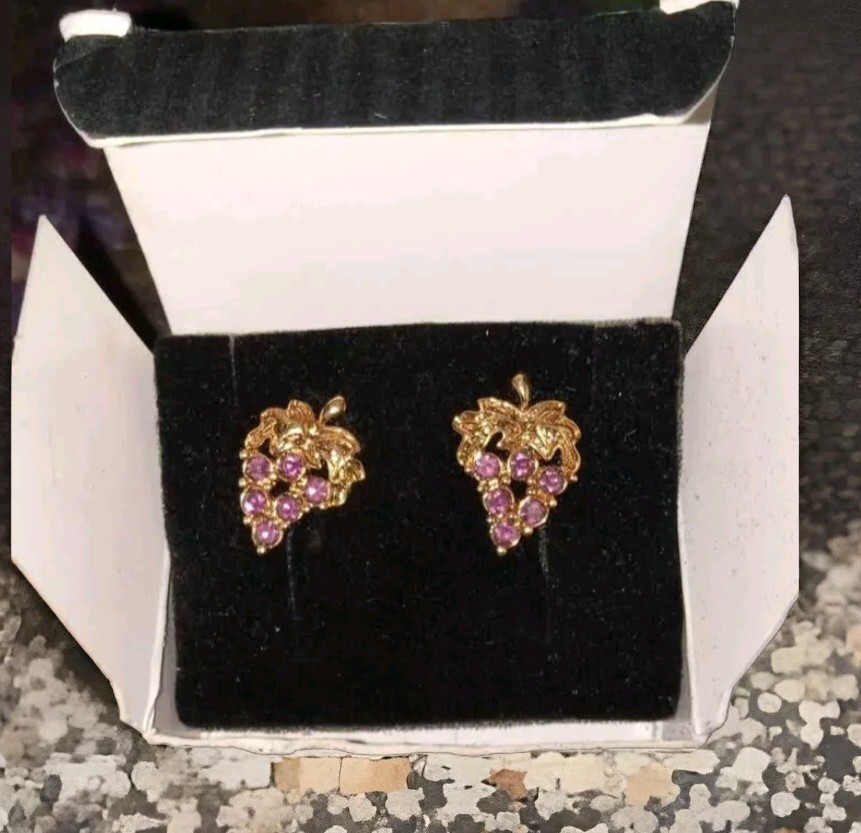 Avon Purple Rhinestone Grape Cluster Pierced Stud Earrings Gold Tone vintage