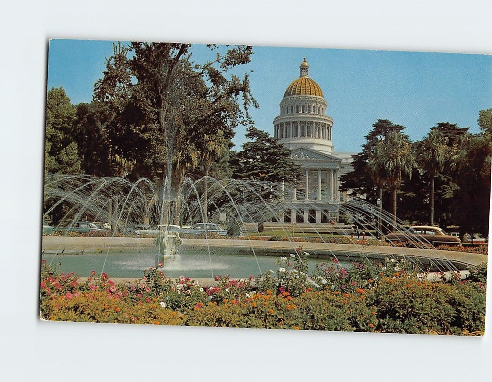 Postcard State Capitol & Fountain Sacramento California USA