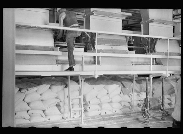Photo:Minneapolis Minnesota 1939 Pillsbury Mill Flour Packing Workers