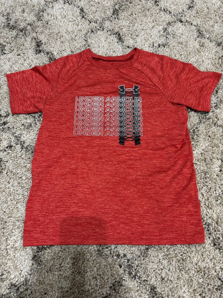Under Armour Loose Heat Gear Red  Short Sleeve Athletic Shirt Youth Size Large