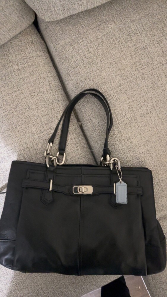 Black Leather Coach Shoulder Bag - Stylish & Durable