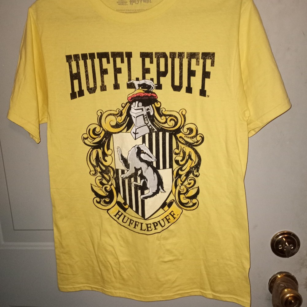 Hufflepuff Harry Potter Yellow T Shirt Size Small, Coat Of Arms
