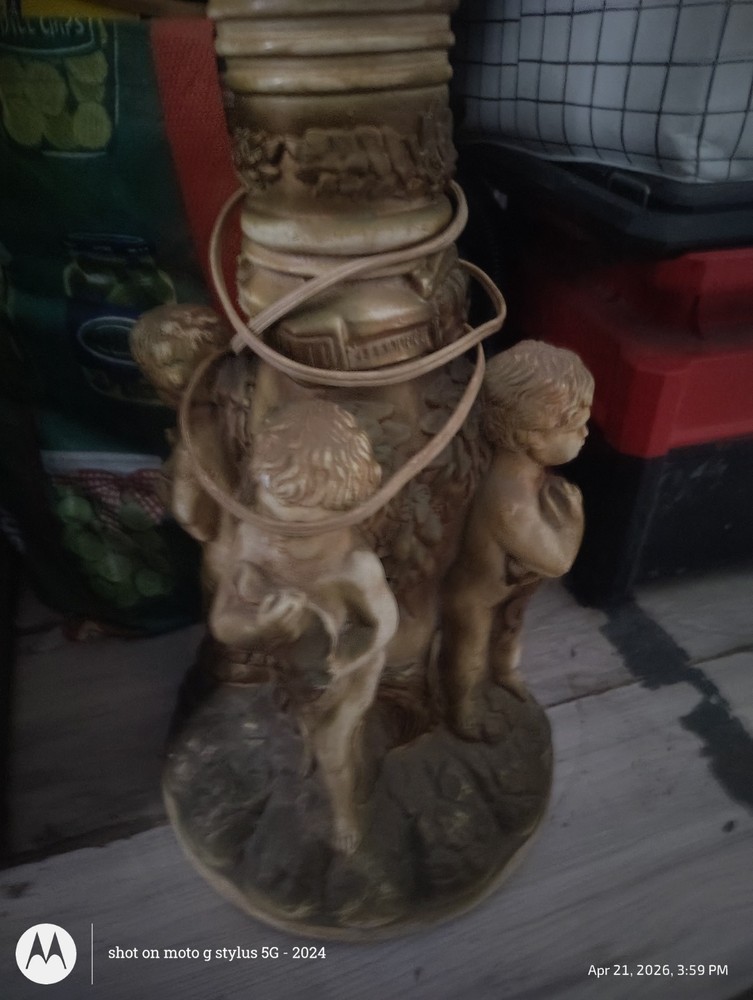 Vintage Hollywood Regency Cherub Putti Table Lamp - Neoclassical Figural Resin