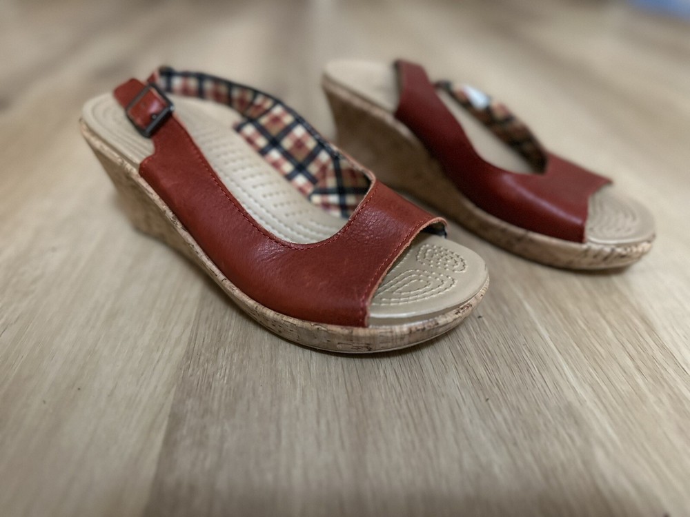 Crocs A-Leigh Wedge Size 7 Red Leather Cork Heel Slingback Open Toe Sandals