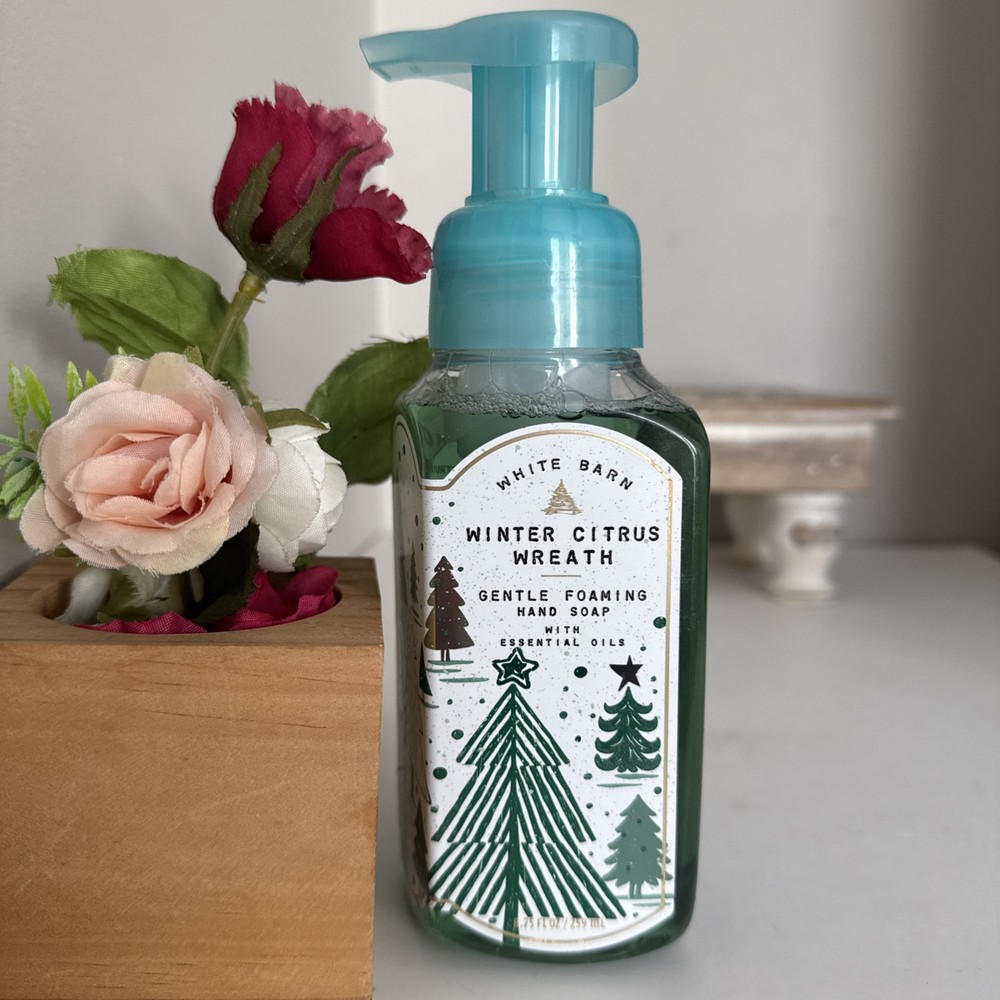 1 New WINTER CITRUS WREATH WHITE BARN BATH & BODY WORKS GENTLE FOAMING HAND SOAP