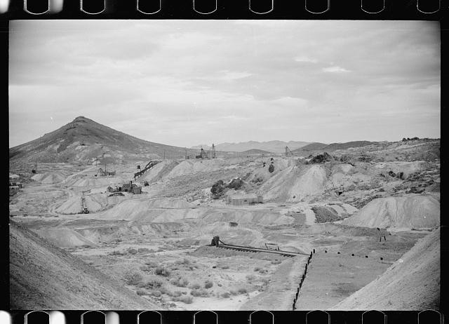 Photo:Goldfield Nevada 1940 Abandoned Gold Mine Mining Landscape