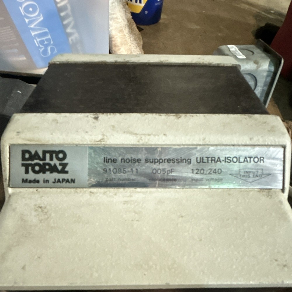 Daito Topaz Ultra-Isolator Power Transformer 500VA 120/240V 50/60Hz Type B