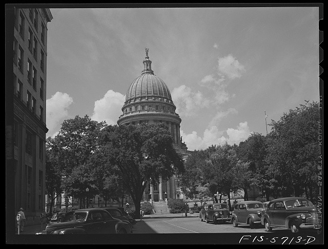 Photo:Madison Wisconsin 1942 State Capitol Street View Cars