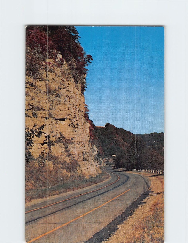 Postcard Scenic drive along the bluffs of the Mississippi USA