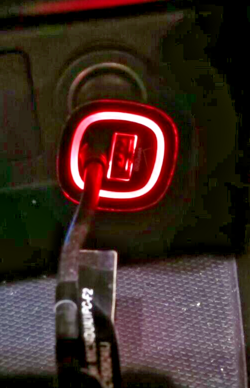 CARGADOR/ADAPTADOR COCHE VERIZON MICRO-USB, CON LUZ DE EMPUJE... NUEVO SIN CAJA.