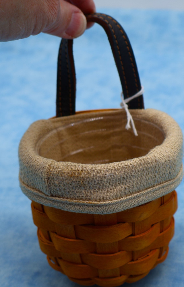 Longaberger 2002 Classic Extra Small Gatehouse Basket Liner Protector Card