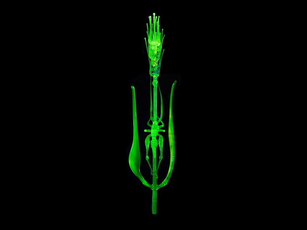 Handcrafted Uranium Glass Wheat & Grasshopper – UV Vaseline Glass Reactive