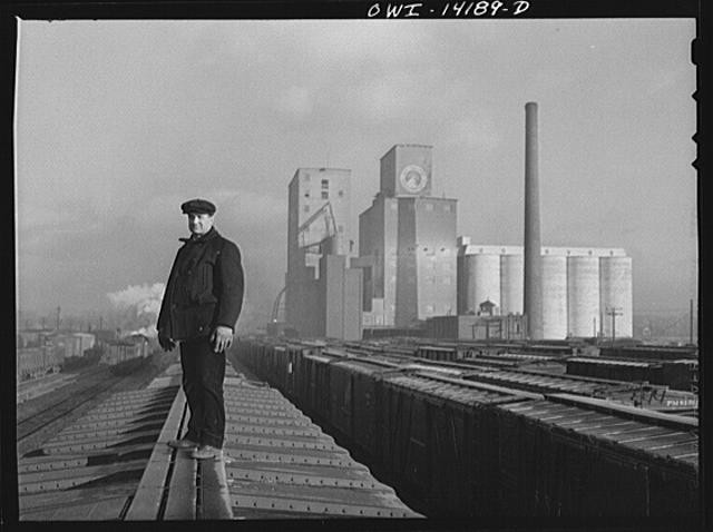 Photo:Indiana Switchman Go Ahead Signal Railroad 1900s Industrial Scene