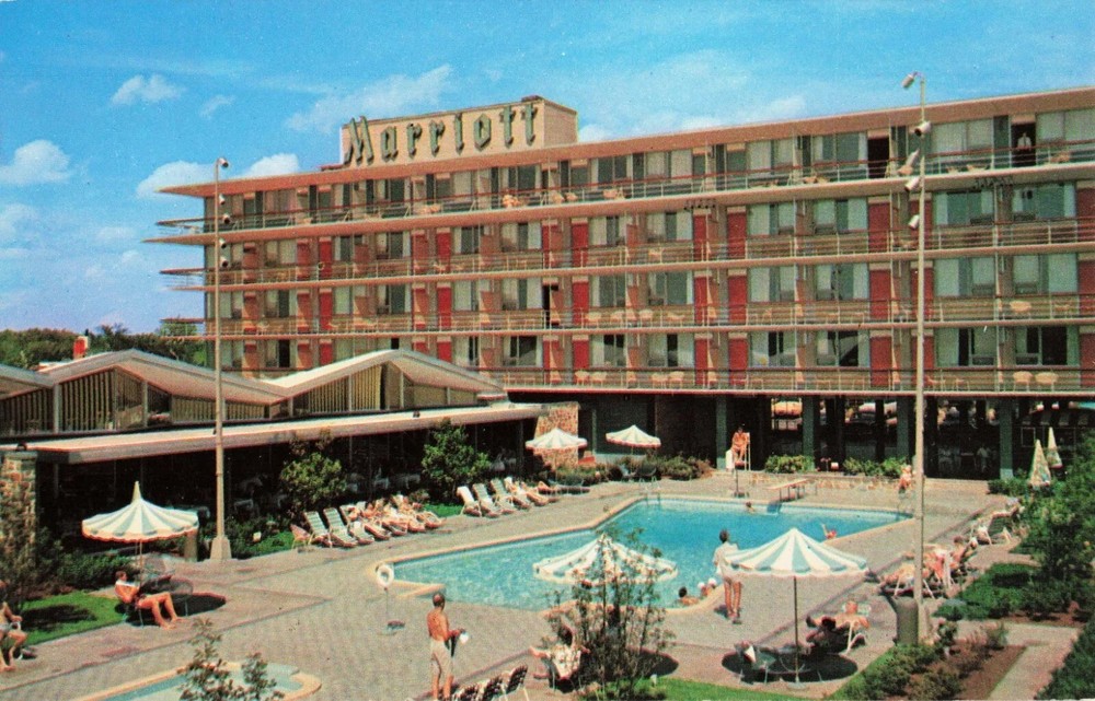 Marriott Motor Hotel Swimming Pool - Washington DC - Postcard