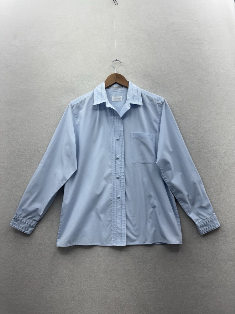 Foxcroft Women’s 10 Blue Non-Iron Fitted Pleated Button Up Shirt