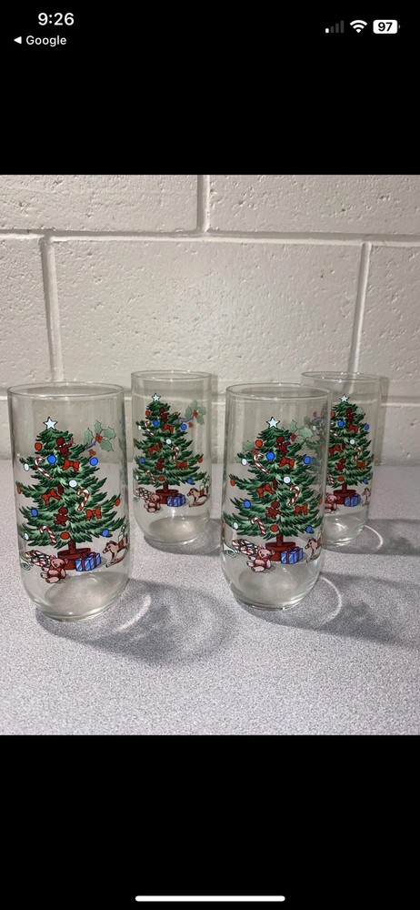 Vintage Set of 4 Christmas Tree Holiday  2 sided 16 oz Drinking Glasses.