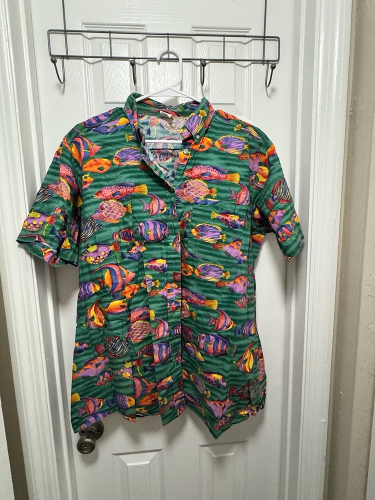 Angelica Casual Short Sleeve Button Down Fish Print Large Green