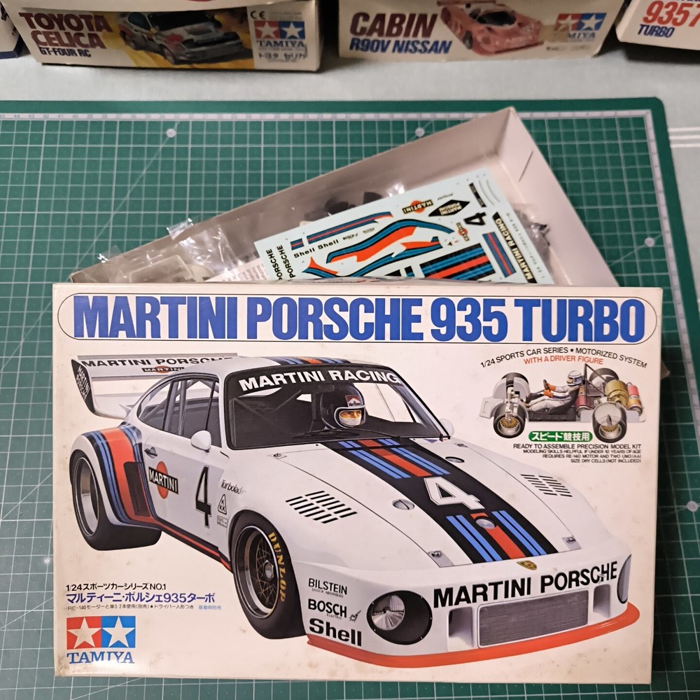 Tamiya 1/24 Martini Porsche 935 Turbo Sports Car Series No.1