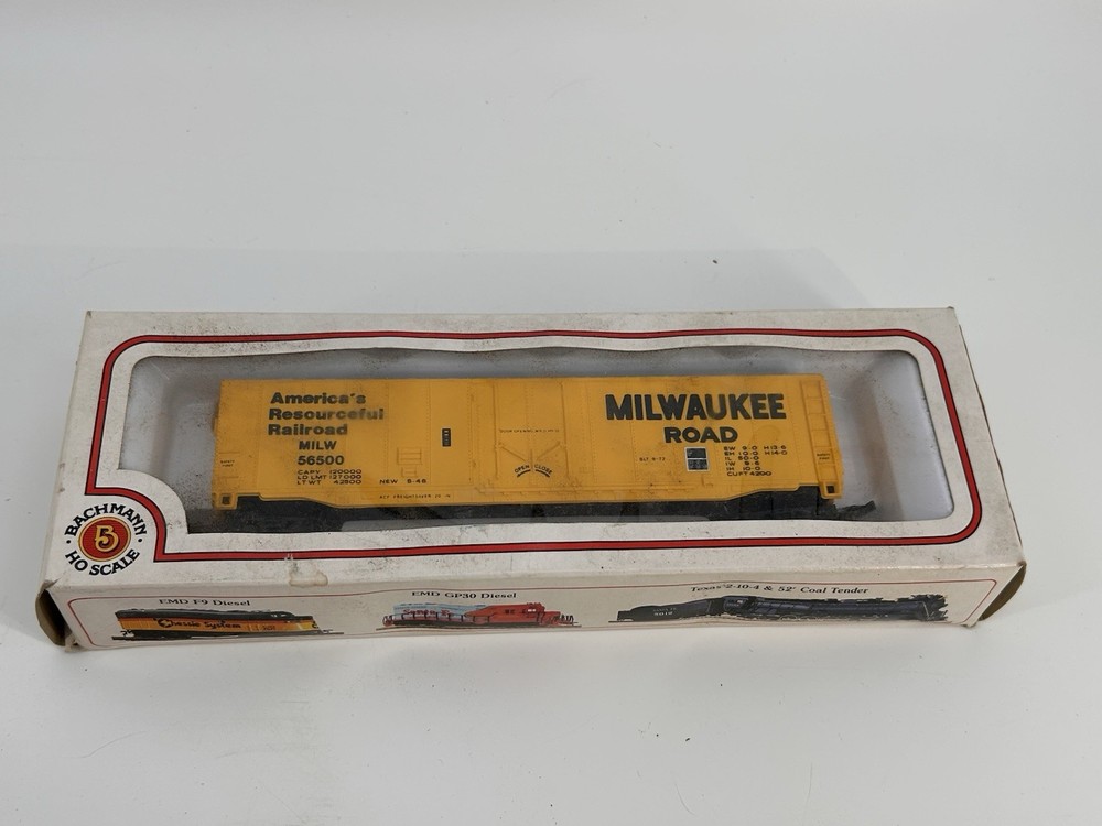 Bachmann HO Scale 50' Milwaukee Road MILW 56500 Box Car