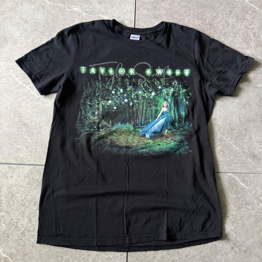 Vintage Y2K Speak Now World Tour Taylor Swift T-Shirt Medium