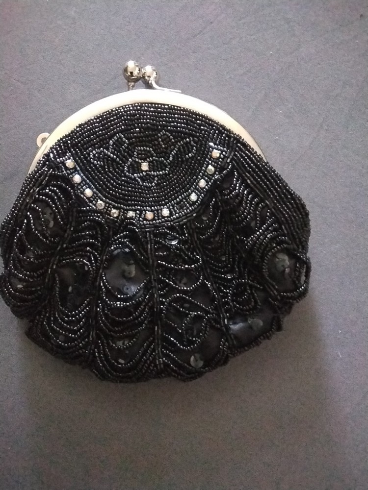 Vintage Black Beaded Evening Purse Metal Kiss Lock Seashell Clutch