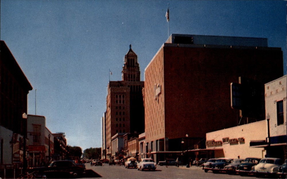 Downtown Rochester Minnesota 2nd Street Mayo Clinic vintage postcard h984