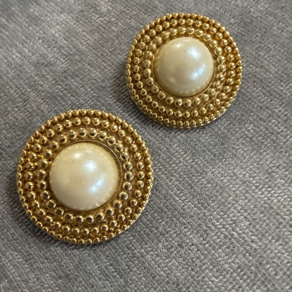 Vtg Faux Ivory Pearl Cabochon Gold Tone Trim Clip-On Earrings Large Grannycore