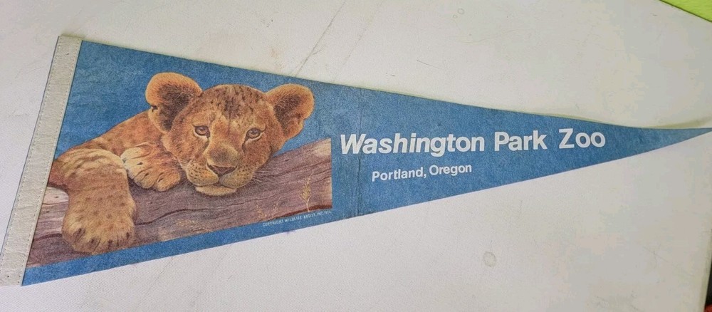 VINTAGE WASHINGTON PARK ZOO PORTLAND OREGON TRAVEL SOUVENIR FELT PENNANT 1970s