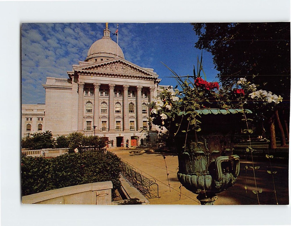 Postcard Wisconsin State Capitol Madison