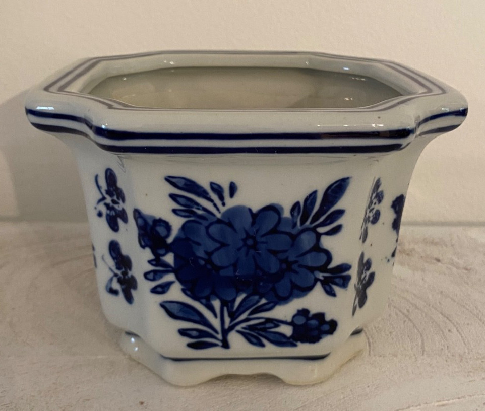 Vtg Ceramic Blue & White Chinoiserie Floral & Butterfly 4”  Planter
