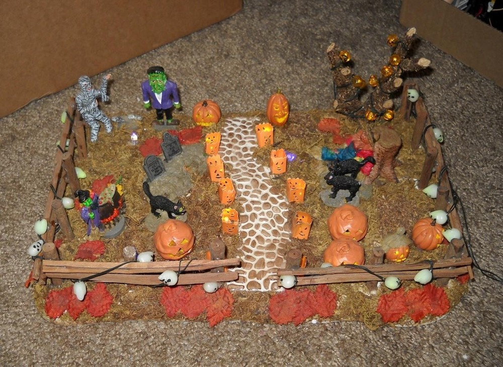 LEMAX Spooky Town Halloween Lighted Front Yard BUBBLE BOIL & TROUBLE #34888A